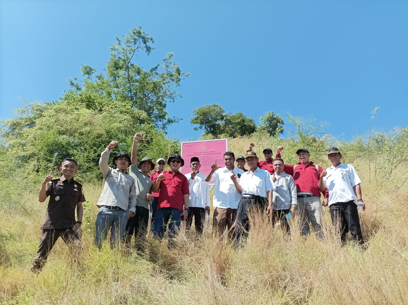 Tim Penyidik dan Tim Pelacakan Aset Melakukan Penyitaan Terhadap Tanah Milik Tersangka JGP Seluas 11,7 HA