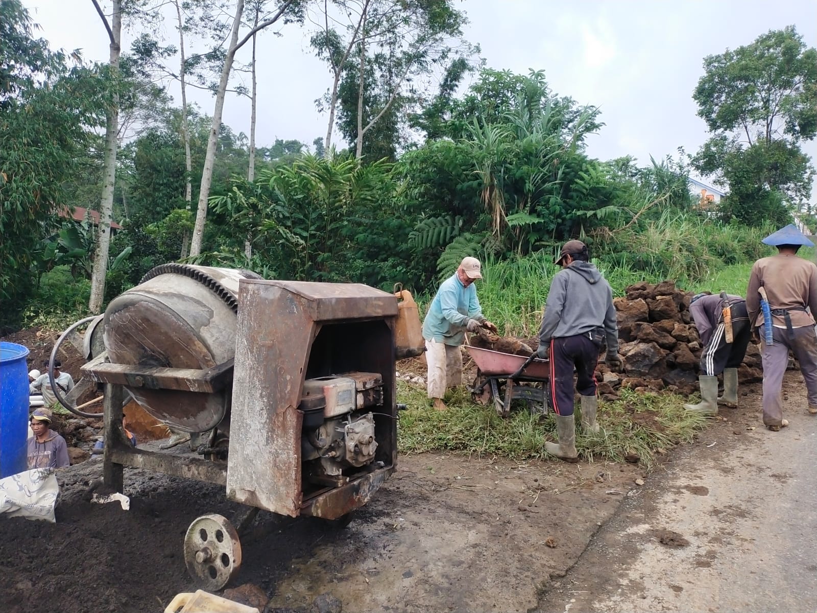 Pemdes Mekar Sari Bangun Drenanase untuk Saluran Limba, "Masyarakat Sangat Senang"