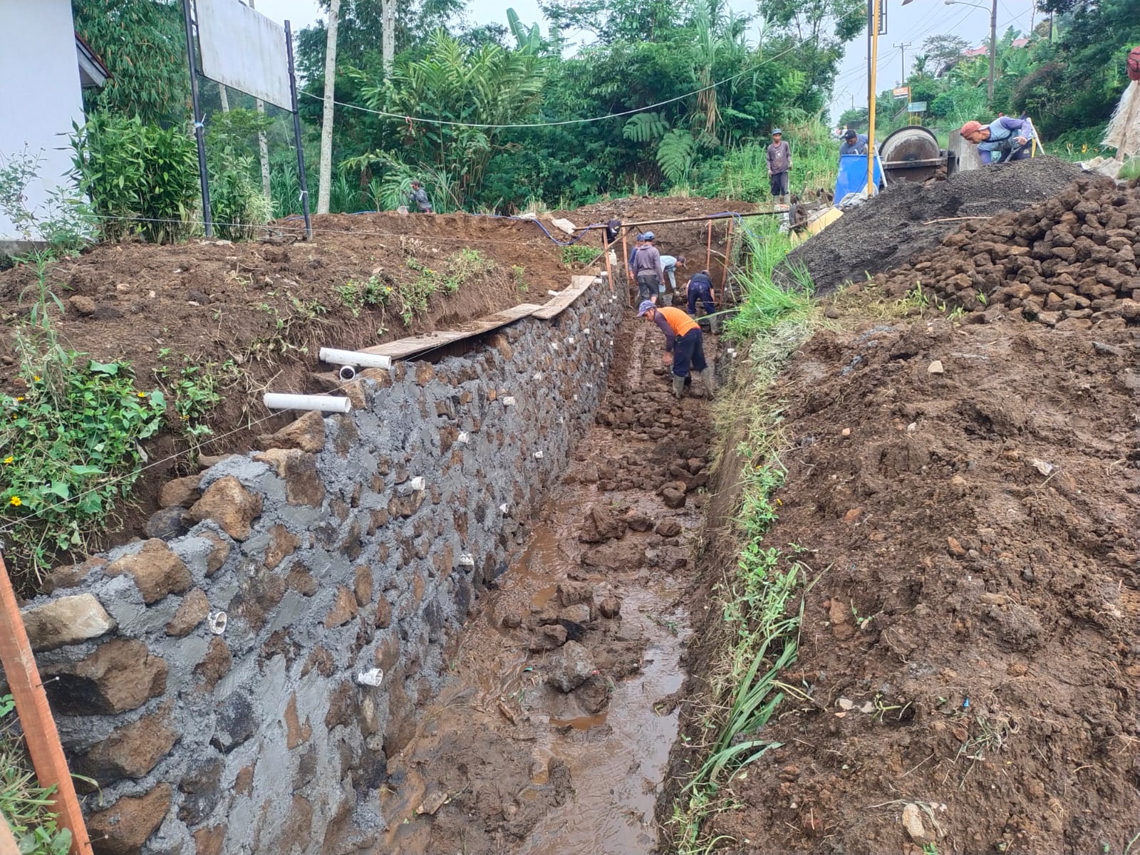 Pemdes Mekar Sari Bangun Drenanase untuk Saluran Limba, "Masyarakat Sangat Senang"