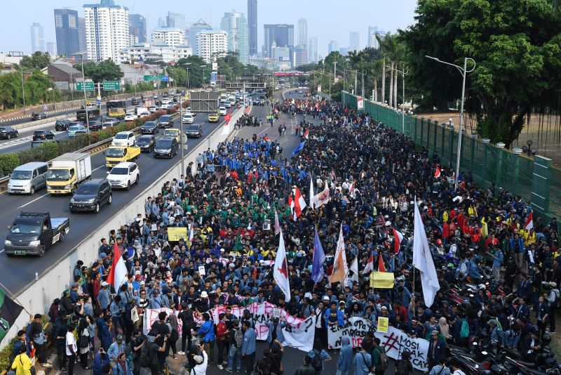 Seribuan Personel Dikerahkan: Demo Buruh di Depan Istana Presiden