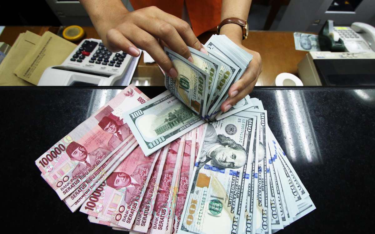 Rupiah Tertahan Dolar AS: Penguatan Tipis Belum Bisa Imbangi Pelemahan Mingguan