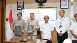 Ketua DPRD Bengkulu Tengah Fepi Suheri menerima LHP BPK RI terkait program penuntasan TBC.