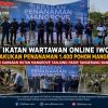 Pengurus Ikatan Wartawan Online (IWO) bersama peserta melakukan penanaman 1.400 pohon mangrove di Hutan Mangrove Tanjung Pasir, Kabupaten Tangerang, Banten.