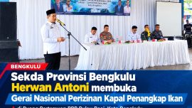 Sekda Bengkulu Herwan Antoni membuka Gerai Nasional Perizinan Kapal Penangkap Ikan di Pulau Baai